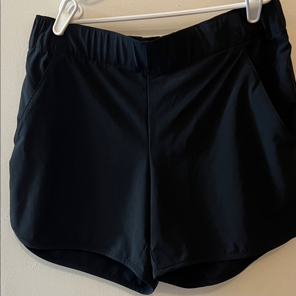 Columbia Women's Black Athletic Shorts 5 inch inseam medium